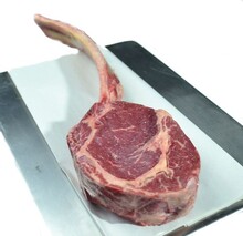 Aberdeen Angus Tomahawk steak