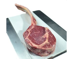 Aberdeen Angus Tomahawk steak