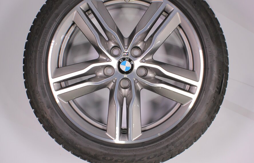 BMW BMW X1 F48 18 inch M rims 570 + Winter tires Pirelli Runflat Original