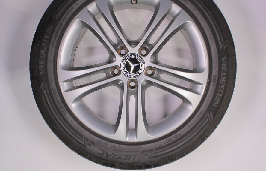 Mercedes Mercedes A Class W177 17 inch rims + Summer tires Vredestein Original