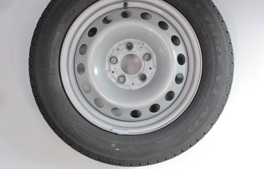 Mercedes Mercedes V Class W447 16 inch Goodyear Winter tires Original
