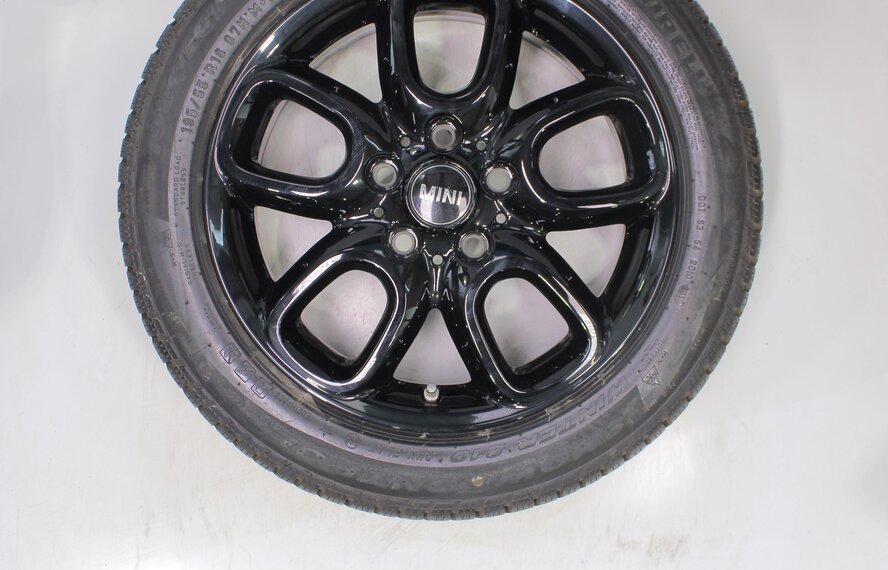 Mini Mini Cooper / S / One / Convertible F55 F56 F57 494 16 inch Pirelli Runflat Winter tires Original