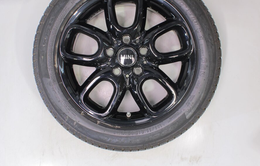 Mini Mini Cooper / S / One / Convertible F55 F56 F57 494 16 inch Pirelli Runflat Winter tires Original
