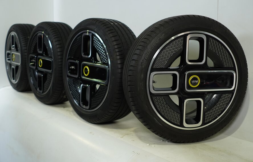 Mini Mini Cooper / S / One / Convertible F55 F56 F57 737 17 inch Pirelli Summer Tires Original