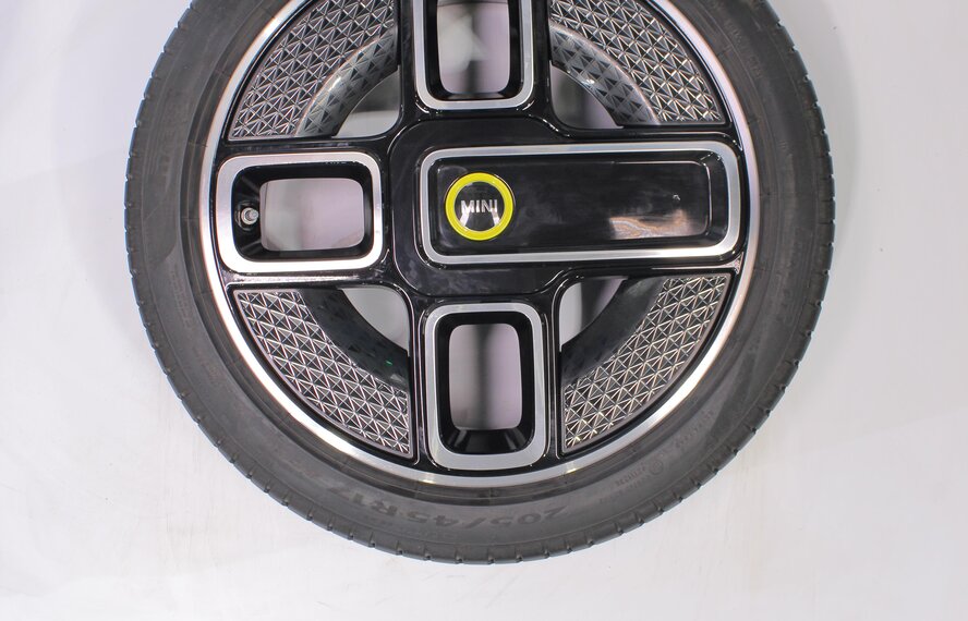 Mini Mini Cooper / S / One / Convertible F55 F56 F57 737 17 inch Pirelli Summer Tires Original