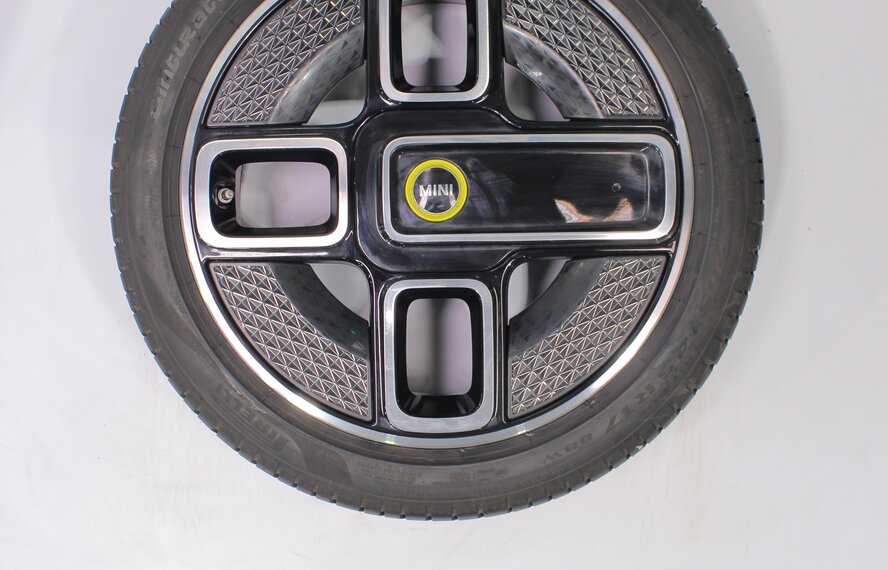 Mini Mini Cooper / S / One / Convertible F55 F56 F57 737 17 inch Pirelli Summer Tires Original