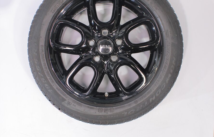 Mini Mini Cooper / S / One / Convertible F55 F56 F57 494 16 inch Pirelli Runflat Winter tires Original