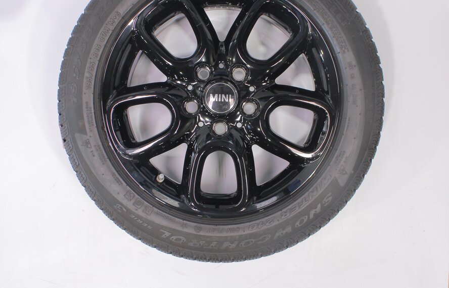 Mini Mini Cooper / S / One / Convertible F55 F56 F57 494 16 inch Pirelli Runflat Winter tires Original
