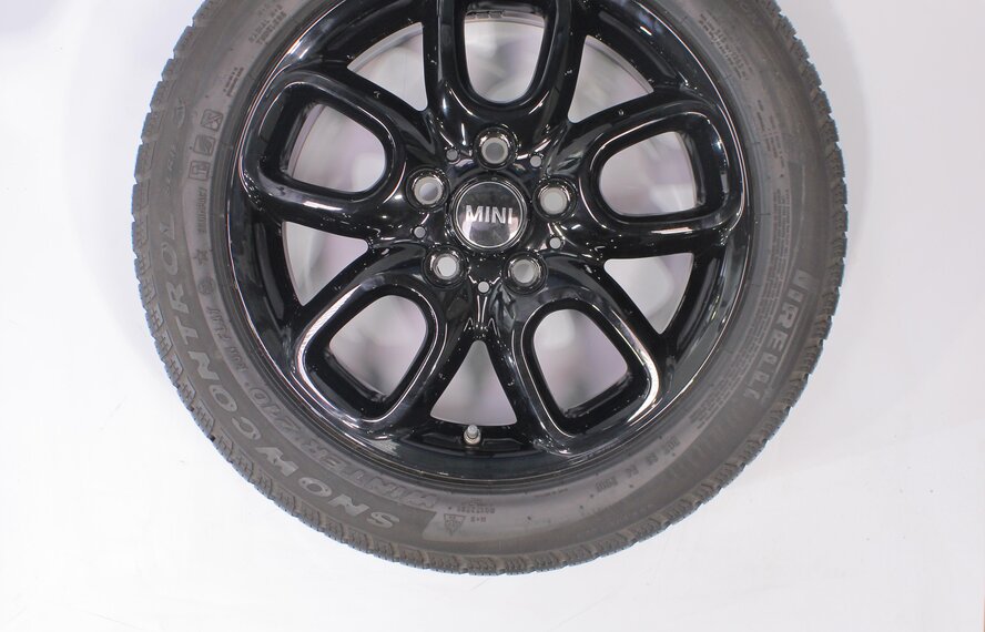 Mini Mini Cooper / S / One / Convertible F55 F56 F57 494 16 inch Pirelli Runflat Winter tires Original