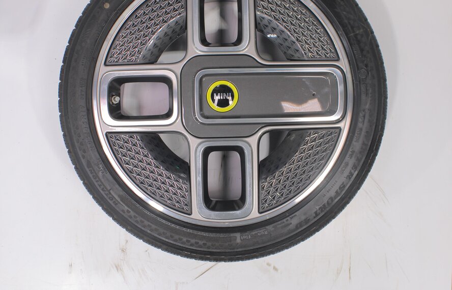 Mini Mini Cooper / S / One / Convertible F55 F56 F57 737 17 inch Dunlop Runflat Winter tires Original