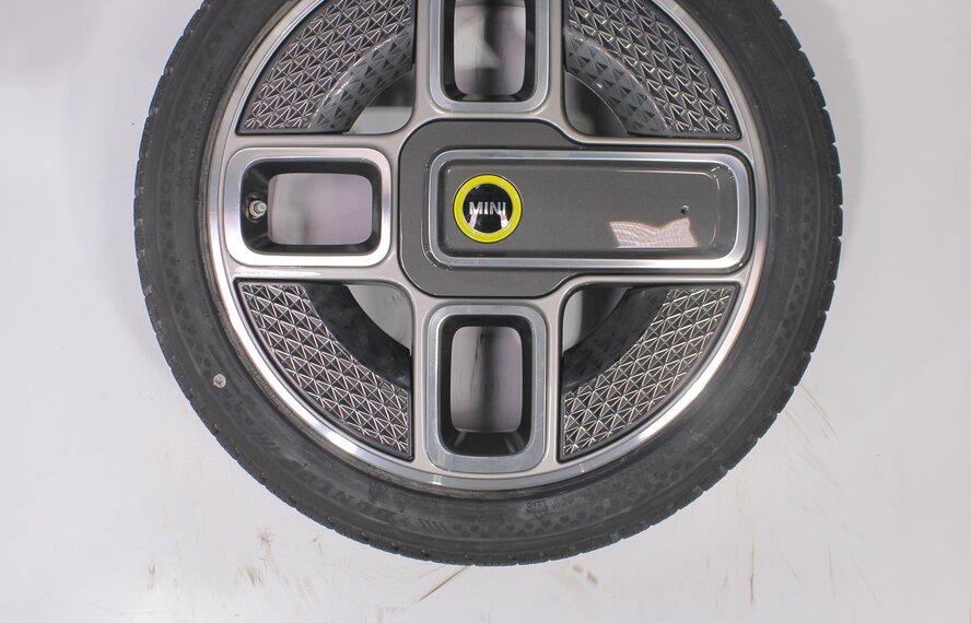 Mini Mini Cooper / S / One / Convertible F55 F56 F57 737 17 inch Dunlop Runflat Winter tires Original