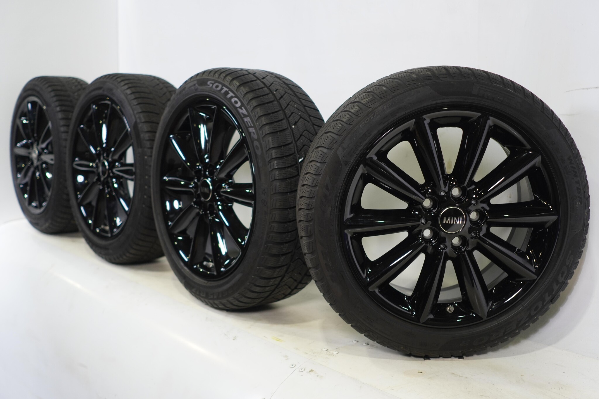 Mini Clubman F54 518 17 inch rims Pirelli Runflat Winter tires