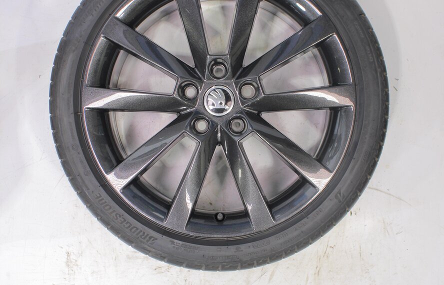 Skoda Skoda Octavia III 18 inch Bridgestone Summer Tires Original