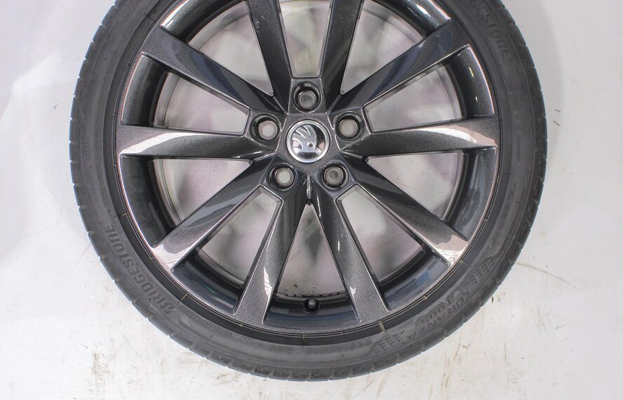 Skoda Skoda Octavia III 18 inch Bridgestone Summer Tires Original