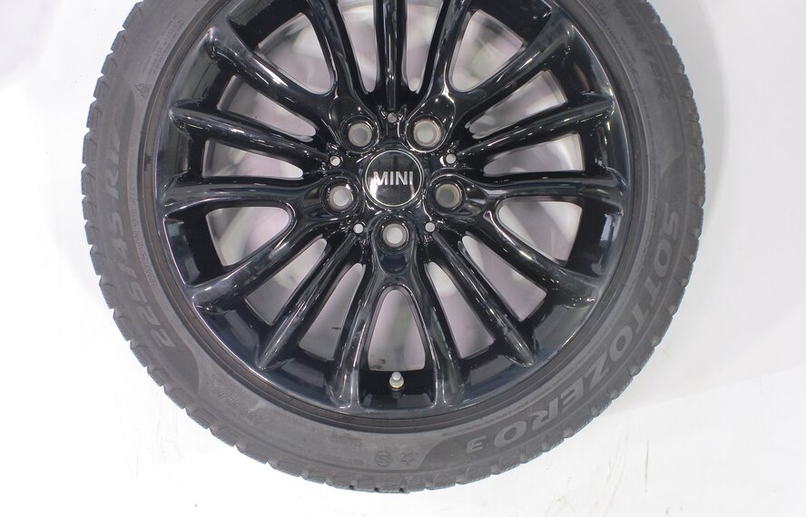 Mini Mini Clubman F54 519 17 inch Pirelli Runflat Winter tires Original