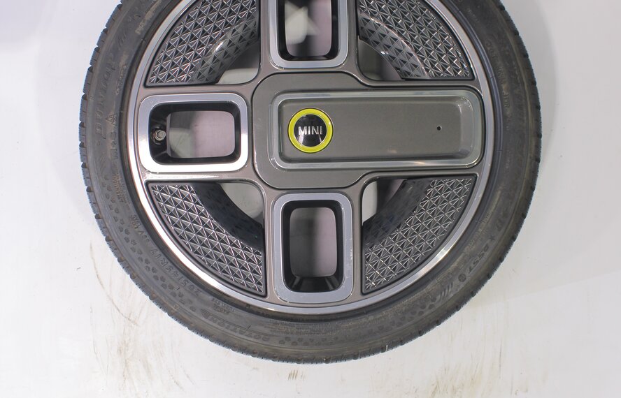 Mini Mini Cooper / S / One / Convertible F55 F56 F57 737 17 inch Dunlop Runflat Winter tires Original