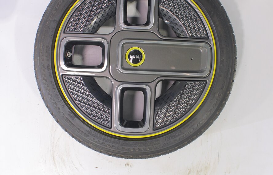 Mini Mini Cooper / S / One / Convertible F55 F56 F57 737 17 inch Dunlop Runflat Winter tires Original