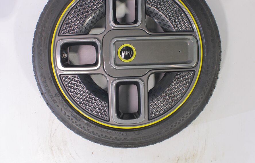 Mini Mini Cooper / S / One / Convertible F55 F56 F57 737 17 inch Dunlop Runflat Winter tires Original