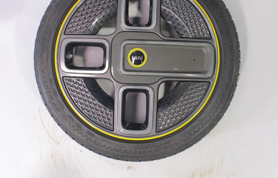 Mini Mini Cooper / S / One / Convertible F55 F56 F57 737 17 inch Dunlop Runflat Winter tires Original