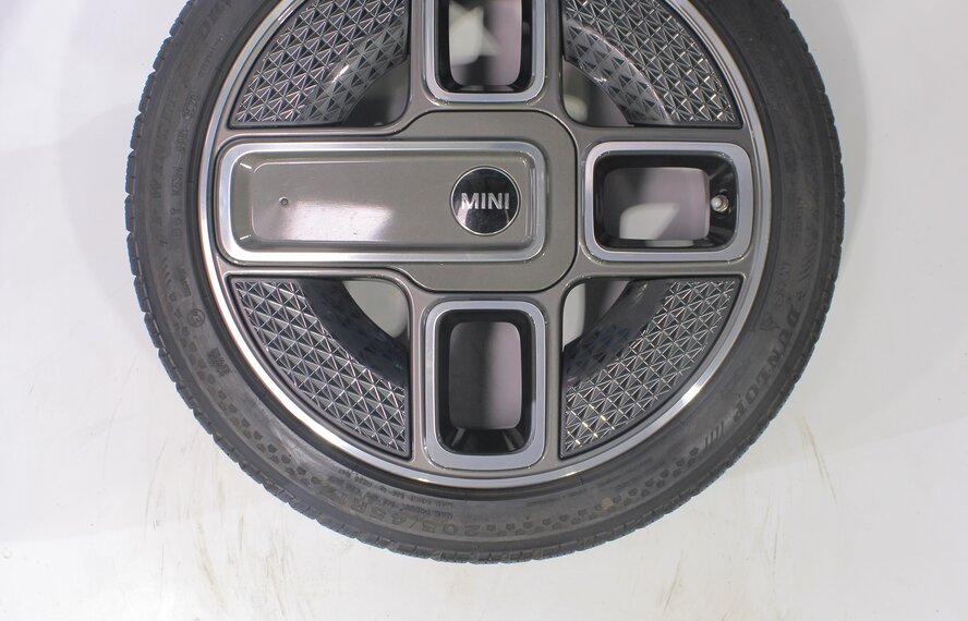 Mini Mini Cooper / S / One / Convertible F55 F56 F57 737 17 inch Dunlop Runflat Winter tires Original