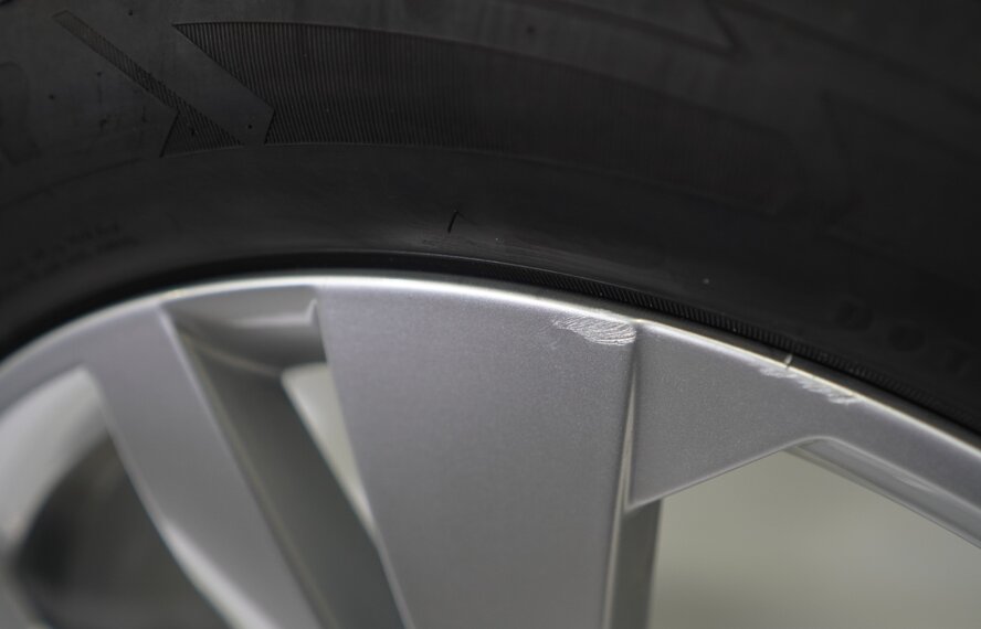 Volkswagen Volkswagen ID3 Loen 18 inch rims Goodyear Winter tires Original