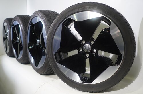 Volkswagen Volkswagen ID3 Sanya 20 inch rims Vredestein Winter tires Original
