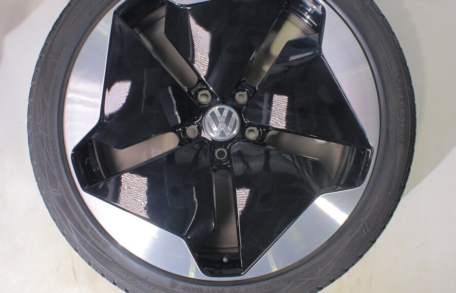 Volkswagen Volkswagen ID3 Sanya 20 inch rims Vredestein Winter tires Original