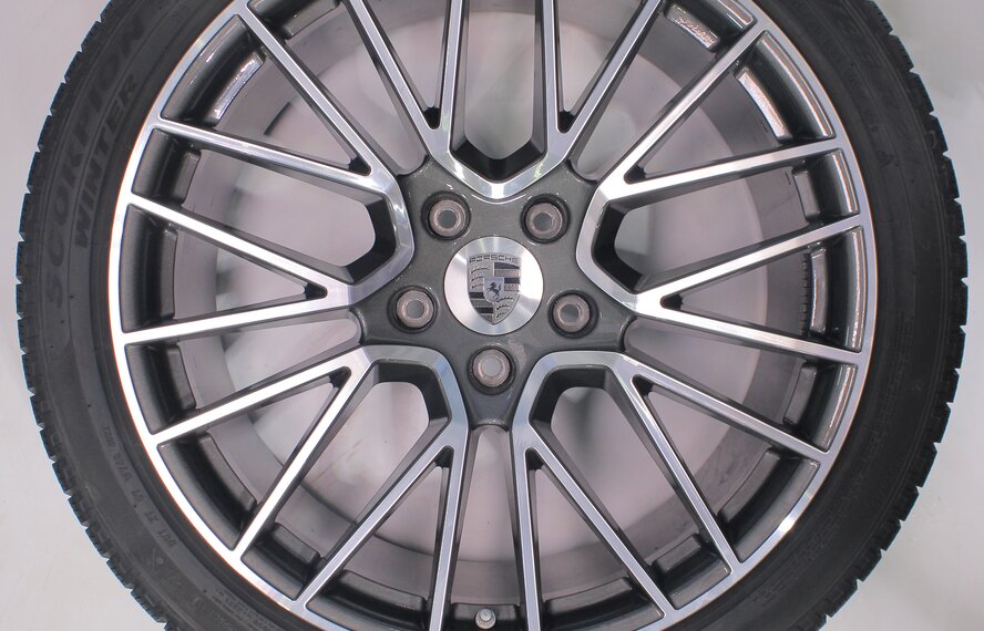 Porsche Porsche Cayenne Coupé 21 inch wheels Pirelli Winter Tires Original