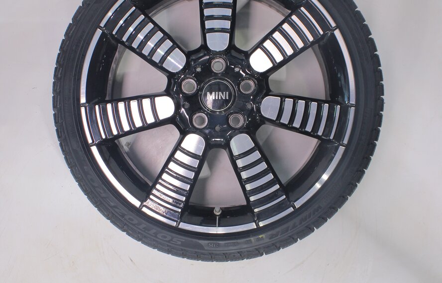Mini Mini Cooper / S / One / Convertible F55 F56 F57 900 18 inch rims Pirelli Runflat Winter tires New Original