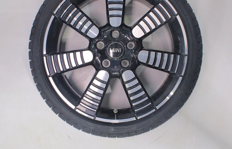 Mini Mini Cooper / S / One / Convertible F55 F56 F57 900 18 inch rims Pirelli Runflat Winter tires New Original