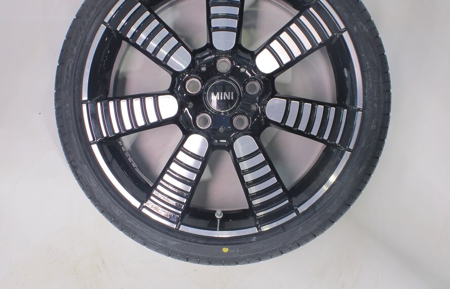 Mini Mini Cooper / S / One / Convertible F55 F56 F57 900 18 inch rims Pirelli Runflat Summer Tires New Original