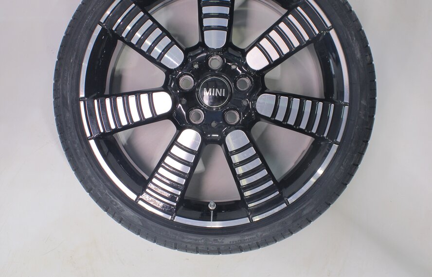 Mini Mini Cooper / S / One / Convertible F55 F56 F57 900 18 inch rims Pirelli Runflat Summer Tires New Original