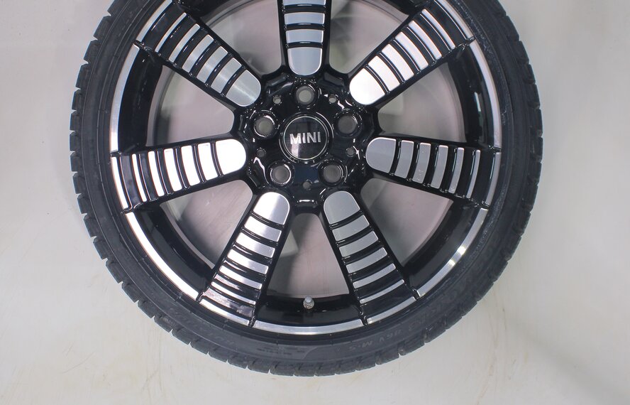 Mini Mini Cooper / S / One / Convertible F55 F56 F57 900 18 inch rims Pirelli Runflat Winter tires New Original
