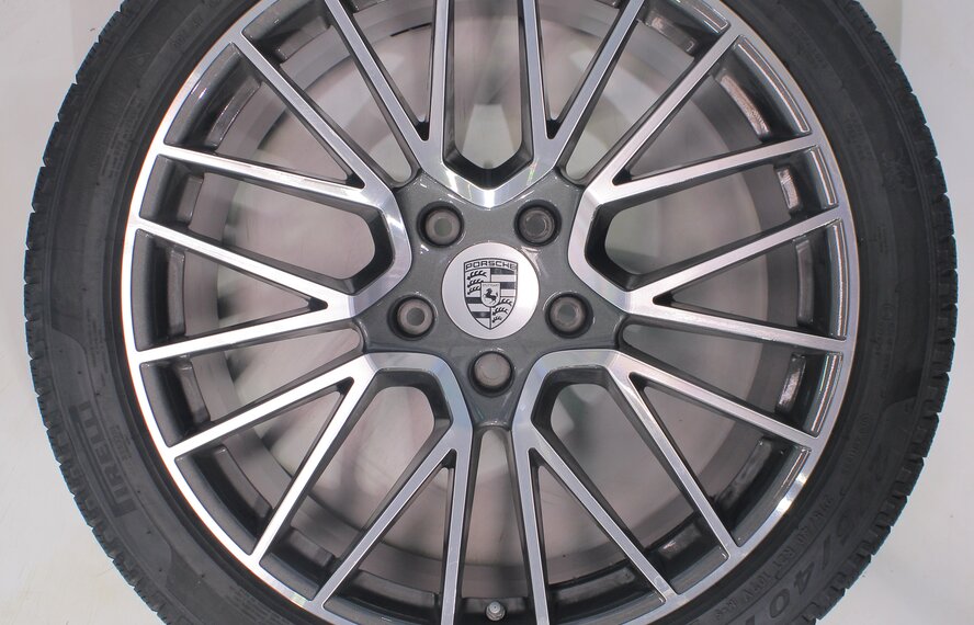 Porsche Porsche Cayenne Coupé 21 inch wheels Pirelli Winter Tires Original