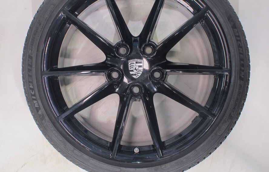 Porsche Porsche 911 992 Carrera S 4S Targa 4S 20 & 21 inch wheels Michelin Winter Tires Original