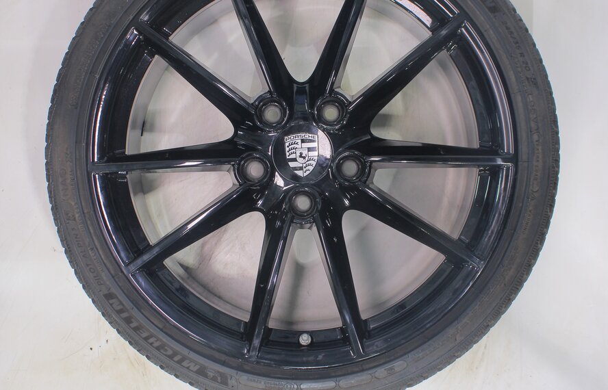 Porsche Porsche 911 992 Carrera S 4S Targa 4S 20 & 21 inch wheels Michelin Winter Tires Original