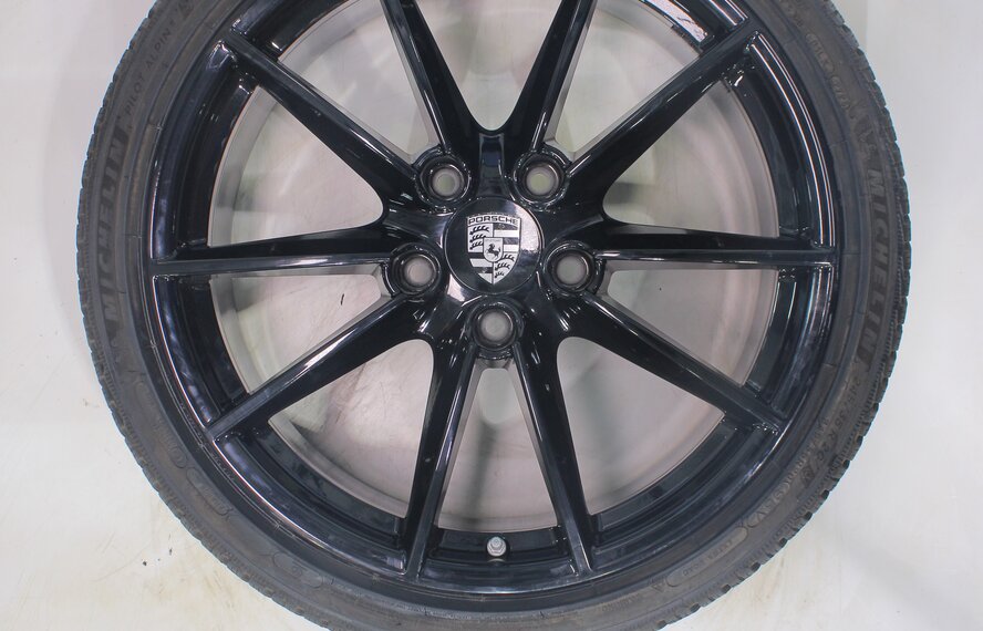 Porsche Porsche 911 992 Carrera S 4S Targa 4S 20 & 21 inch wheels Michelin Winter Tires Original