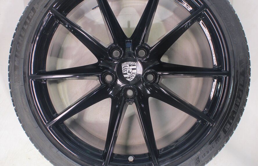 Porsche Porsche 911 992 Carrera S 4S Targa 4S 20 & 21 inch wheels Michelin Winter Tires Original