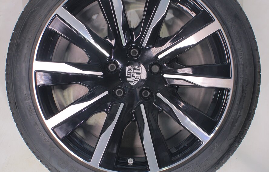 Porsche Porsche Taycan 4S S Turbo 20 inch wheels Goodyear Winter Tires Original