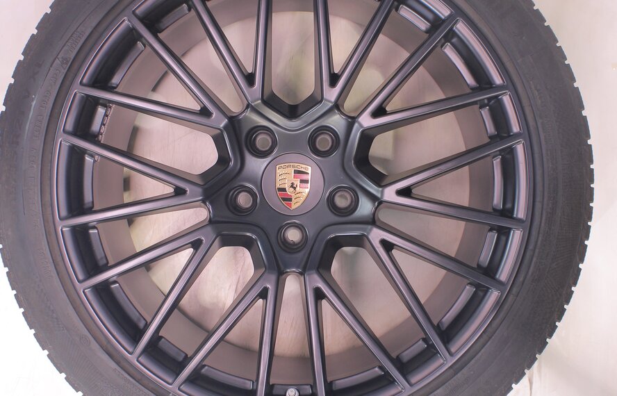 Porsche Porsche Cayenne Coupé 21 inch wheels Continental Winter Tires Original