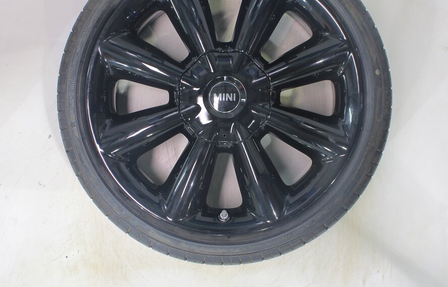 Mini Mini Cooper / S / One / Convertible F55 F56 F57 507 18 inch wheels Pirelli Runflat Summer Tires Original
