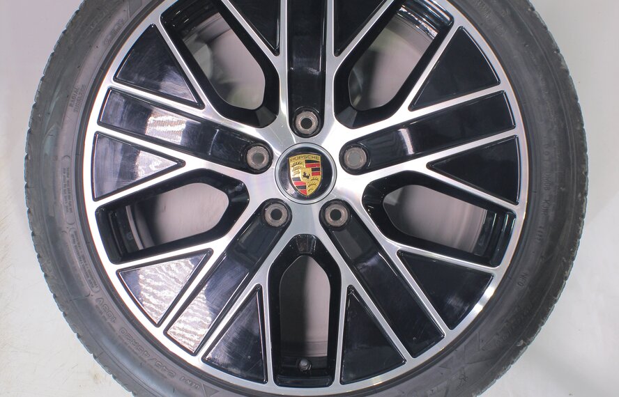 Porsche Porsche Taycan 4S S Turbo 20 inch wheels Goodyear Winter tires Original