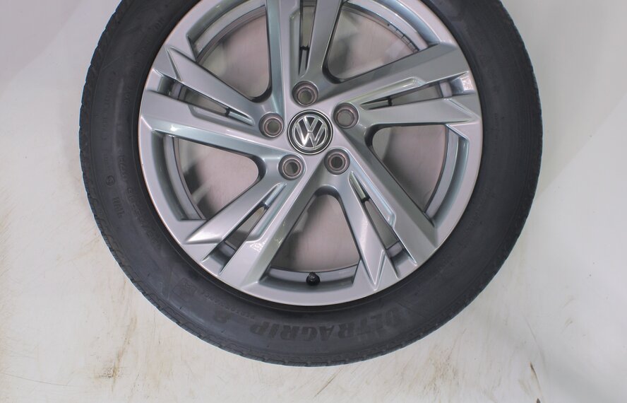 Volkswagen VW Polo 2G 16 inch rims Goodyear winter tires Original