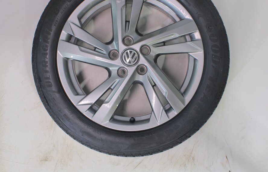 Volkswagen VW Polo 2G 16 inch rims Goodyear winter tires Original