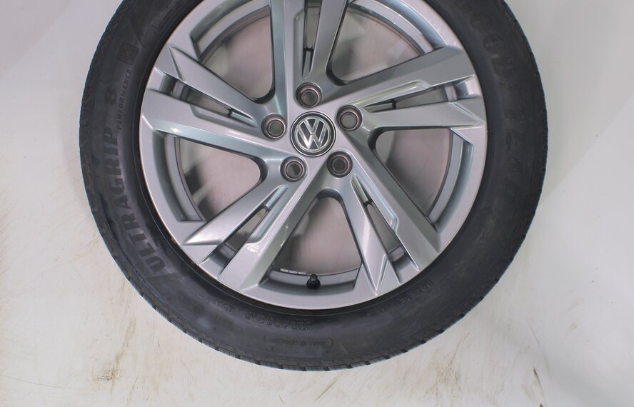 Volkswagen VW Polo 2G 16 inch rims Goodyear winter tires Original