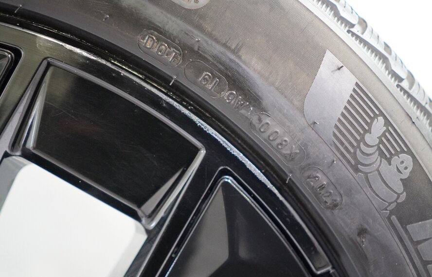BMW BMW iX i20 1011 21 inch wheels Michelin Winter tires Original