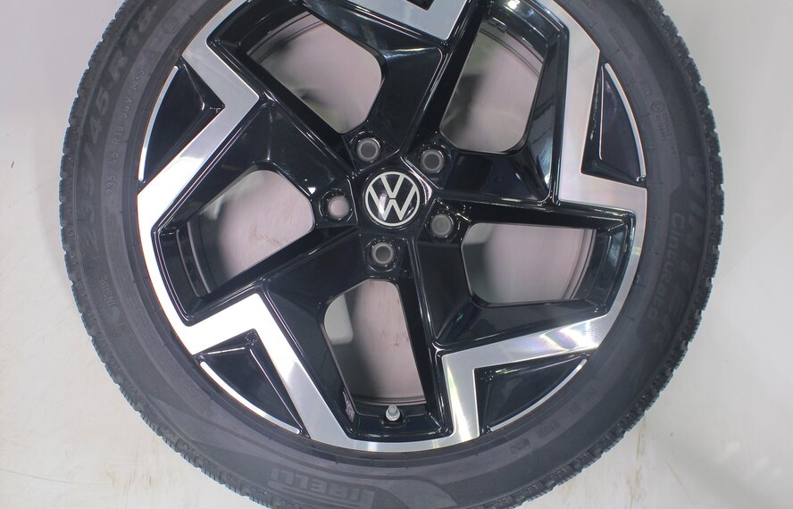 Volkswagen Volkswagen Passat 3J Coventry 18 inch wheels Pirelli Winter tires Original