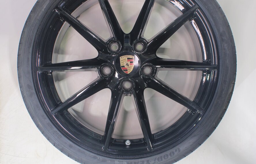 Porsche Porsche 911 992 Carrera S 4S Targa 4S 20 & 21 inch rims Goodyear Summer Tires New Original