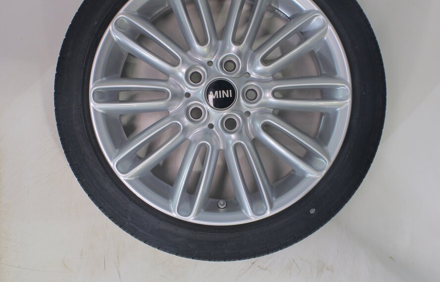 Mini Mini Cooper / S / One / Convertible F55 F56 F57 500 17 inch wheels Pirelli Runflat All-Season (4 seasons) Original