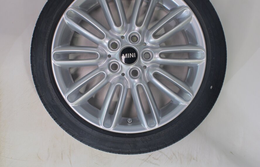Mini Mini Cooper / S / One / Convertible F55 F56 F57 500 17 inch wheels Pirelli Runflat All-Season (4 seasons) Original